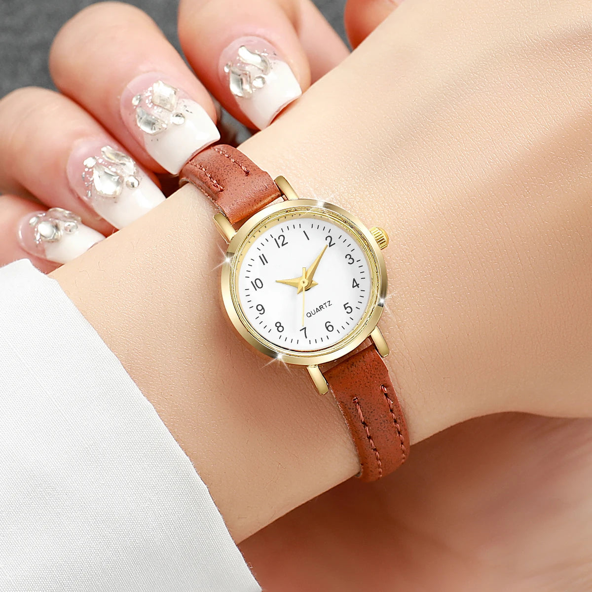 Delicate Retro Roman Numeral Small Round Gold Watch with Soft Leather Band for Daily Wear Qme