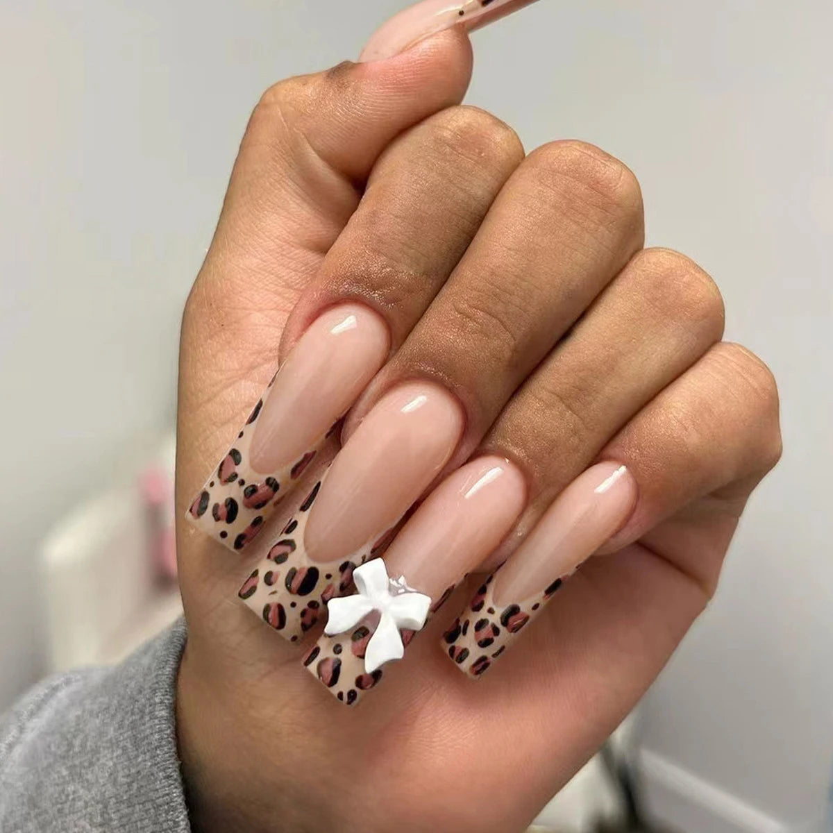 French False Nails Leopard Almond Fake Nail Tips Rhinestones Design Qme TY-153