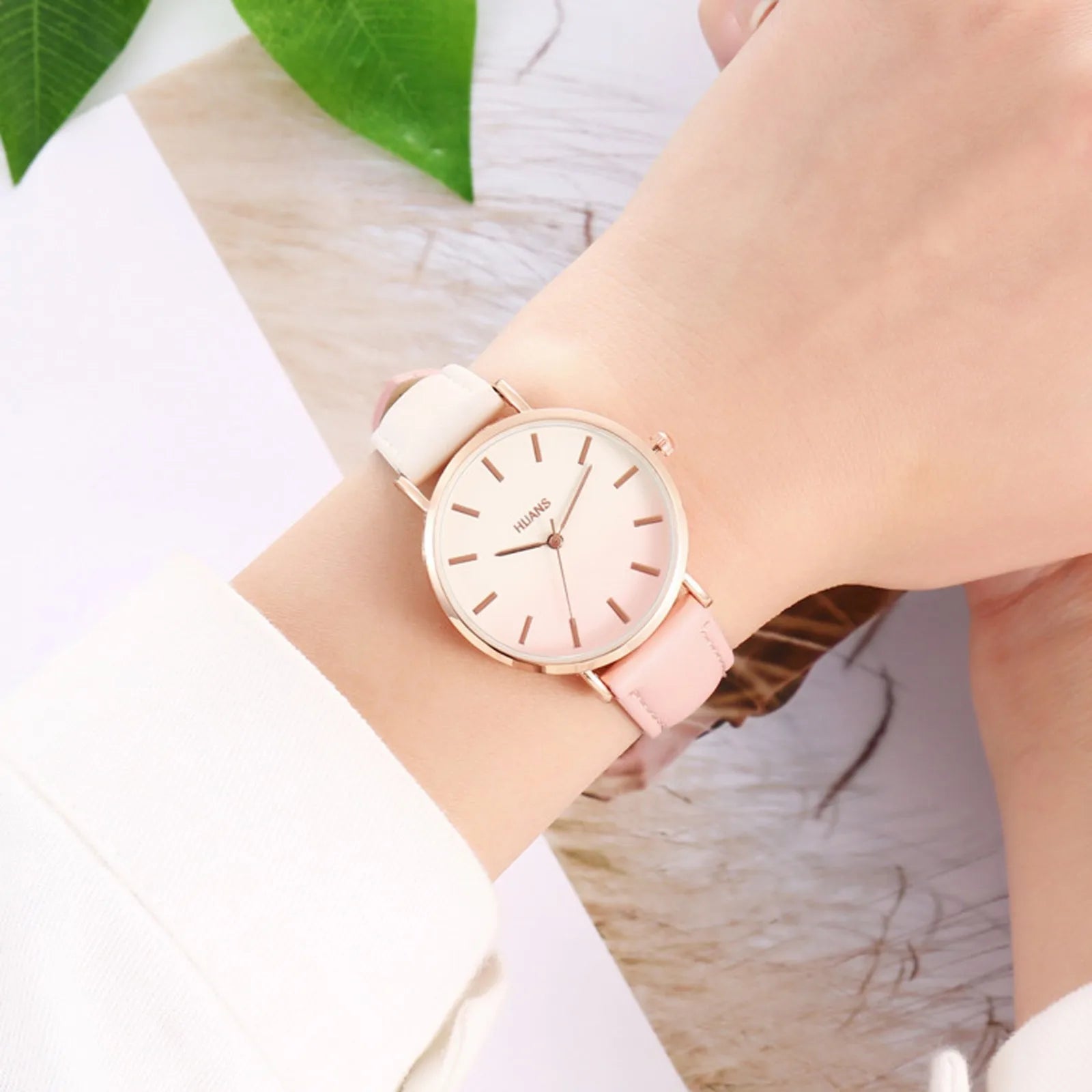 New Fashion Pointer Watch Gradient Leather Wristband Watch Quartz For Women Casual And Versatile Exquisite Cute Compact Watch Qme Pink