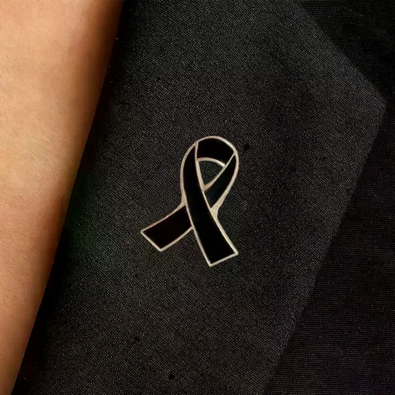 1/5/10Pcs Black White Ribbon Brooch Funerals Memorial Pin For Woman Men Metal Ribbon Mourning Badge Suit Dress Shirt Accessories Qme