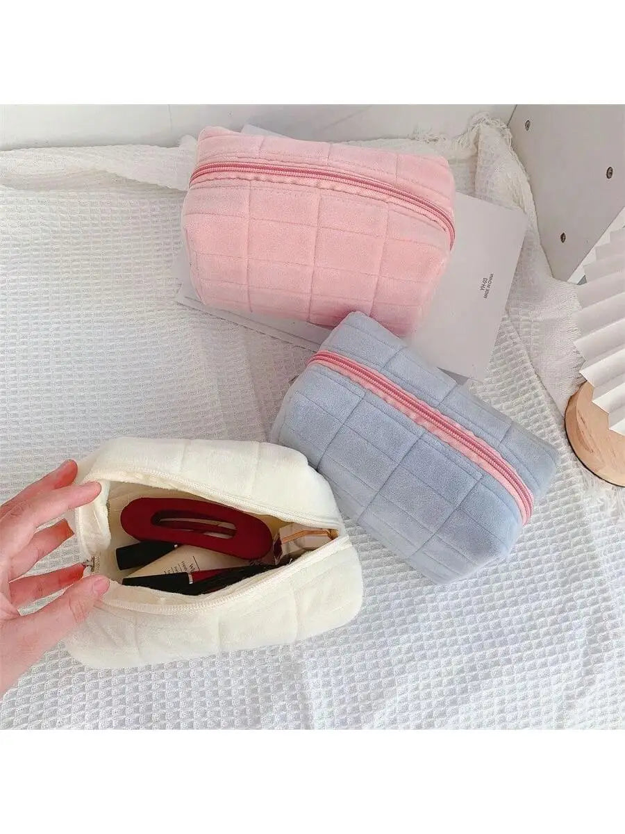 Checkered Pattern Makeup Bag Solid Plush Zipper Toiletries Storage Qme