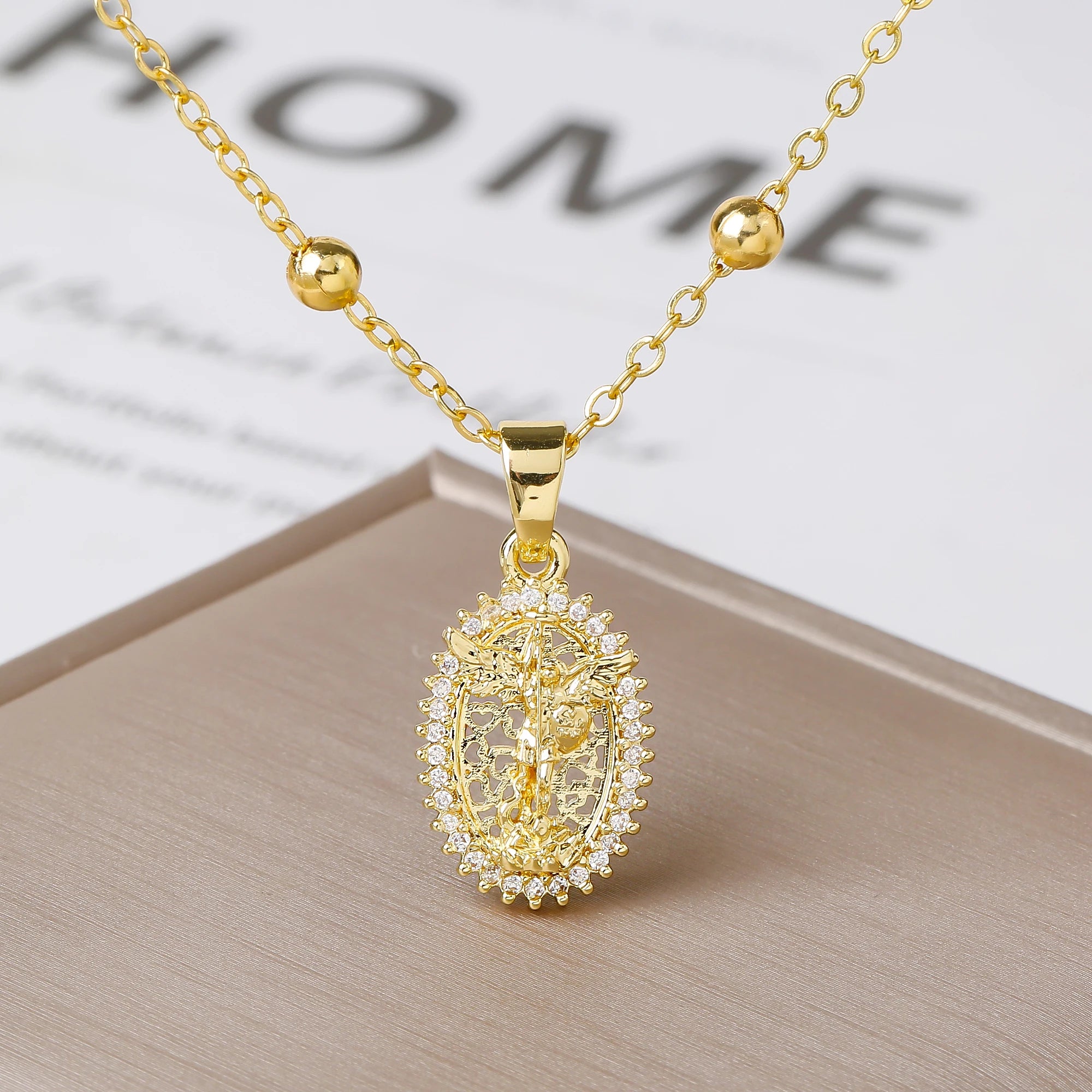Gold/Rose Gold Virgin of Guadalupe Oval Pendant Necklace Rhinestone Filigree Hollow Religious Catholic Necklace for Women Gift Qme 2
