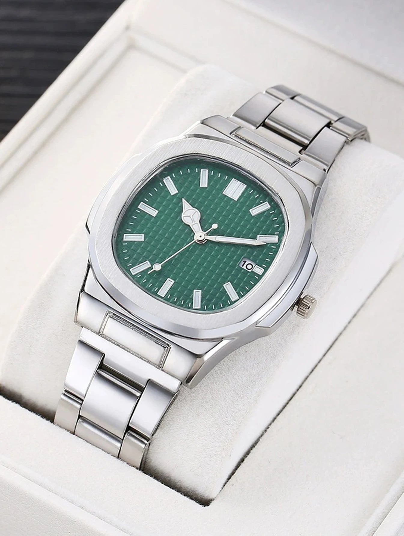 New Square Sports Calendar Steel Belt Watch Men's Steel Belt Quartz Watch Qme green