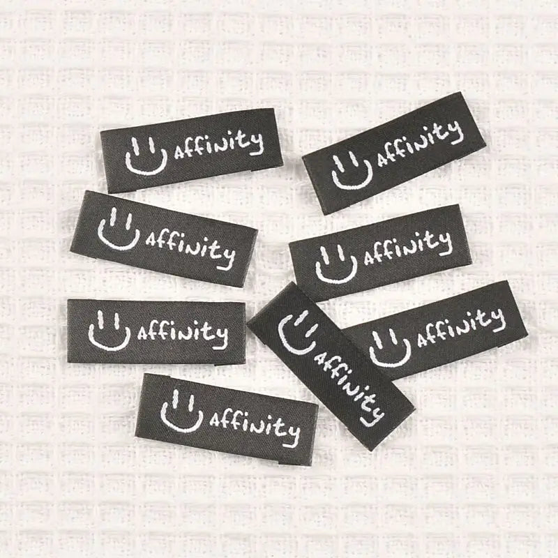 50pcs 15×40mm Colorful smiling face Face Pattern Embroidery Label Overlock DIY Clothing Handmade Accessories Without Gum cp3877 Qme cp3789-4