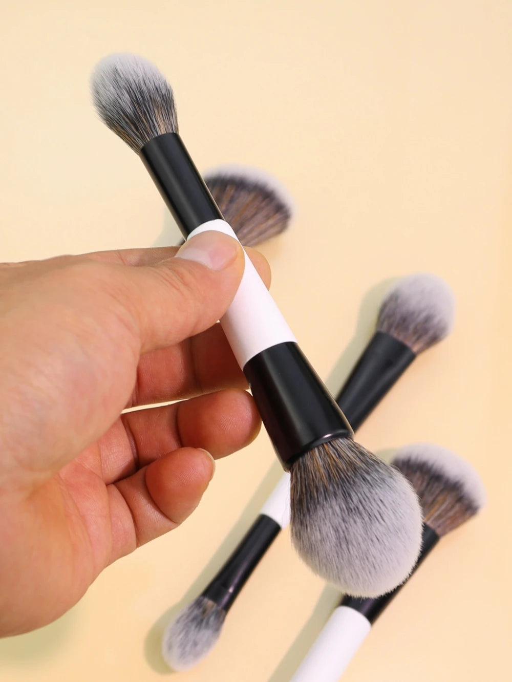 Dual-Headed Makeup Brushes Multi-Functional Makeup Brush Foundation Blush Highlighting Beauty Facial Shaping Cosmetic Brushes Qme