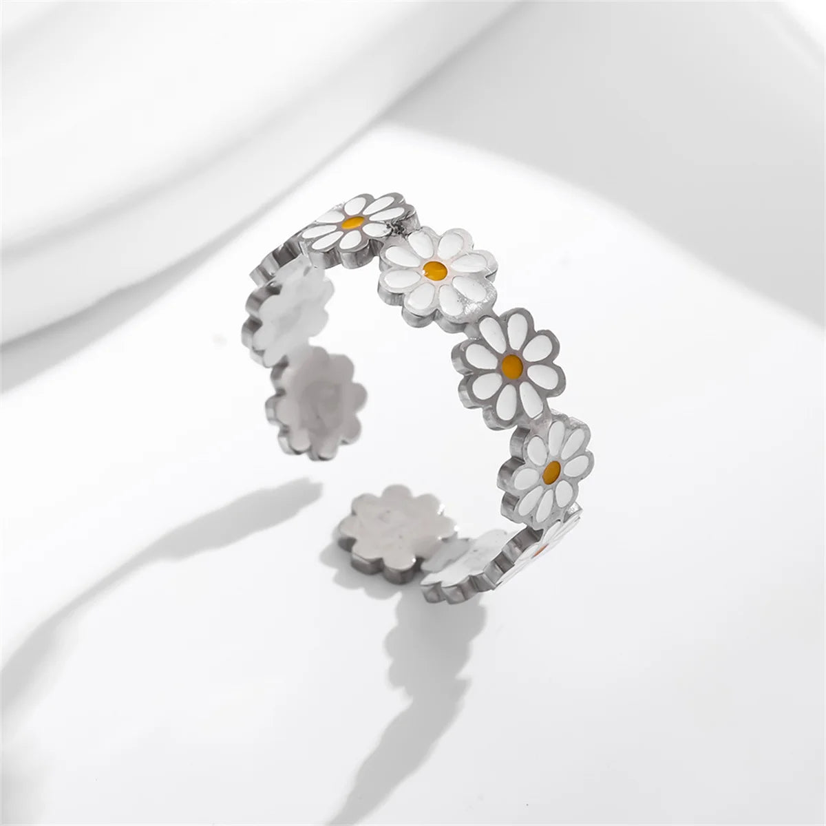 Fashion Vintage Daisy Flower Rings For Women Style Adjustable Opening Finger Ring Bride Wedding Engagement Statement Jewelry Qme resizable 2
