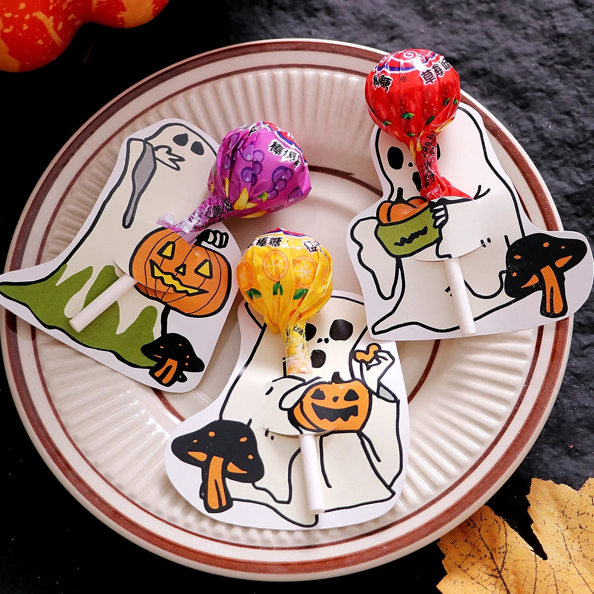 Halloween Lollipop Cards—Pack of 30: Fun Halloween Candy Cards for Kids, Featuring 5 Different Ghost Designs to Celebrate Halloween Qme