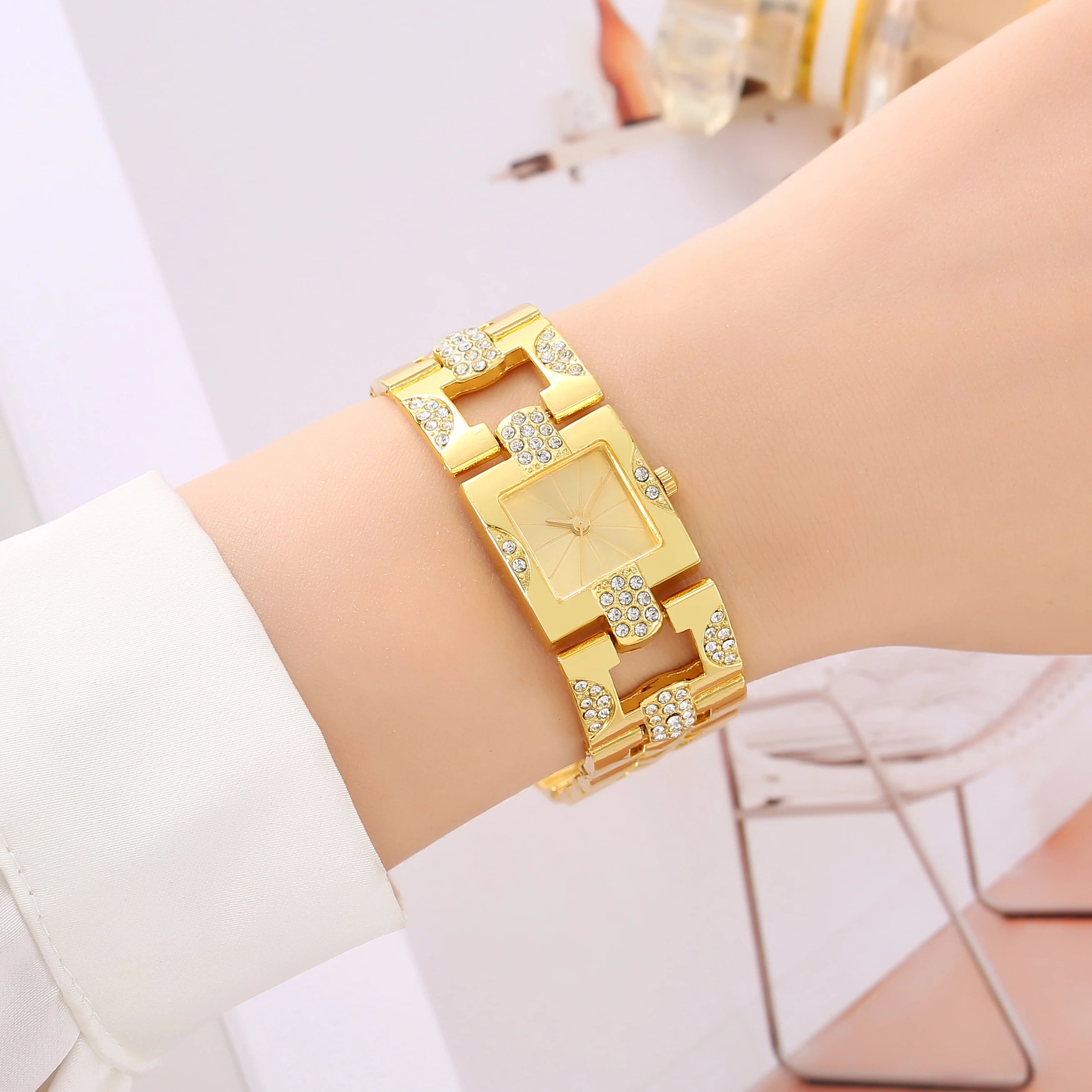 Retro alloy set temperament women's bracelet watch square bar nail full diamond quartz women's watch steel strip Qme