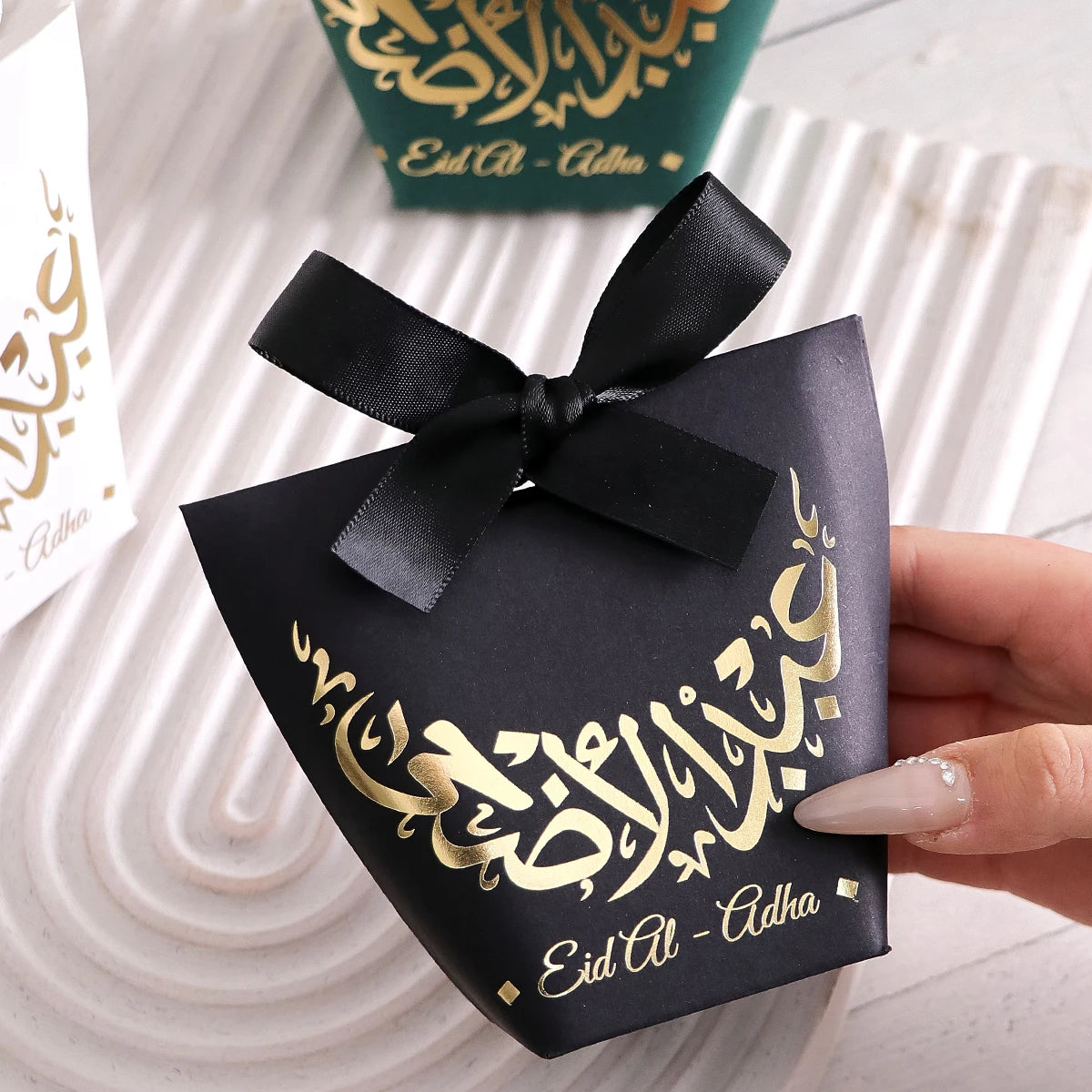 A Set of 10 Small and Exquisite Eid Candy Boxes, Featuring White, Black, and Green as the Main Colors, Adorned with Beautiful Golden Moon Patterns and Ribbons, Are the Perfect Choice for Celebrating the Eid Al-Adha Qme