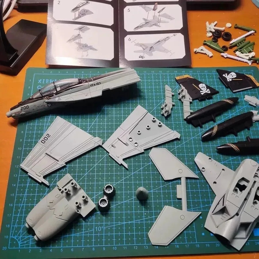 1:72 Scale Replica F18 F-18 VF103 Grumman Tomcat Super Hornet F/A-18F Pirate Flag Fighter US Navy Plane Military Model Toys Kids Qme