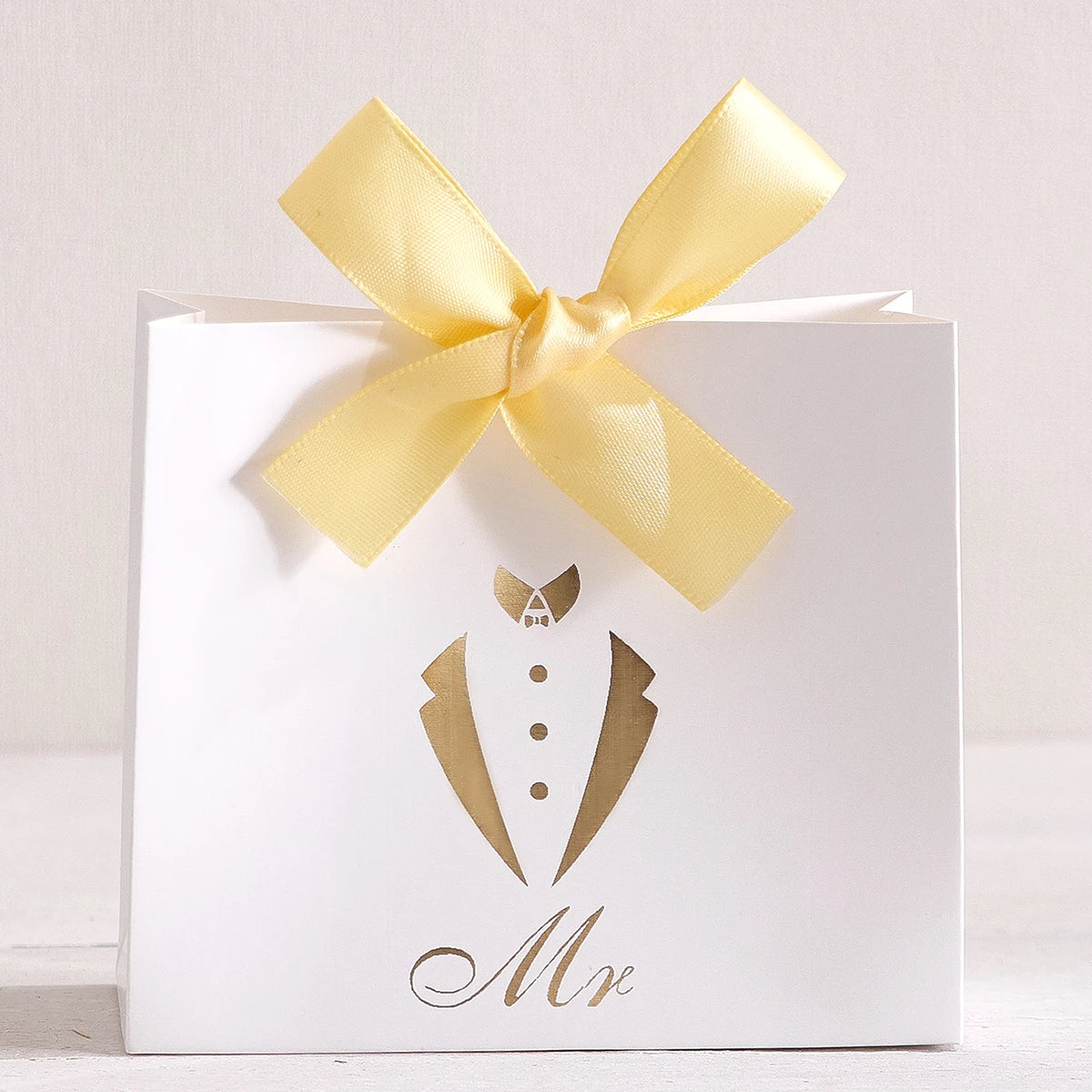 5-Piece Wedding Favor Boxes - Mini“Mr. and Mrs”。 Candy Boxes - Elegant Gold Printed Bride and Groom Design - Satin Bow - White Qme 5Pcs-Mr-Xz-Yellow Other Other