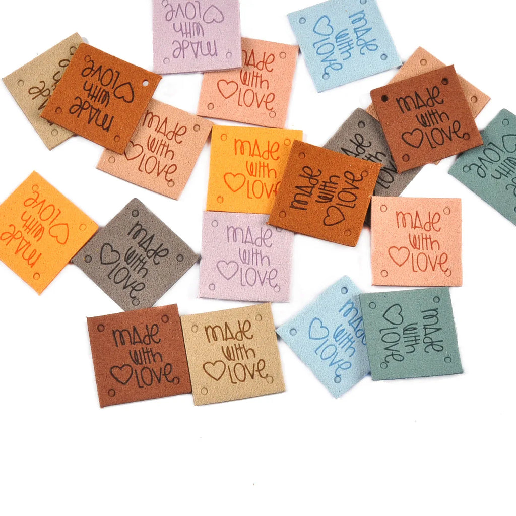 20Pcs 2.5cm Colorful Square Leather Letter Embossed Labels For Garments Bag Handmade Accessories Sewing Clothes Decoration c4015 Qme