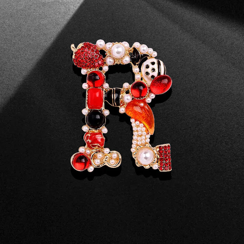 Vintage Luxury Crystal Pearl Letter Brooch Korean Style Elegant Pin for Women Coat Dress High End Clothing Accessories Jewelry Qme SXZ262