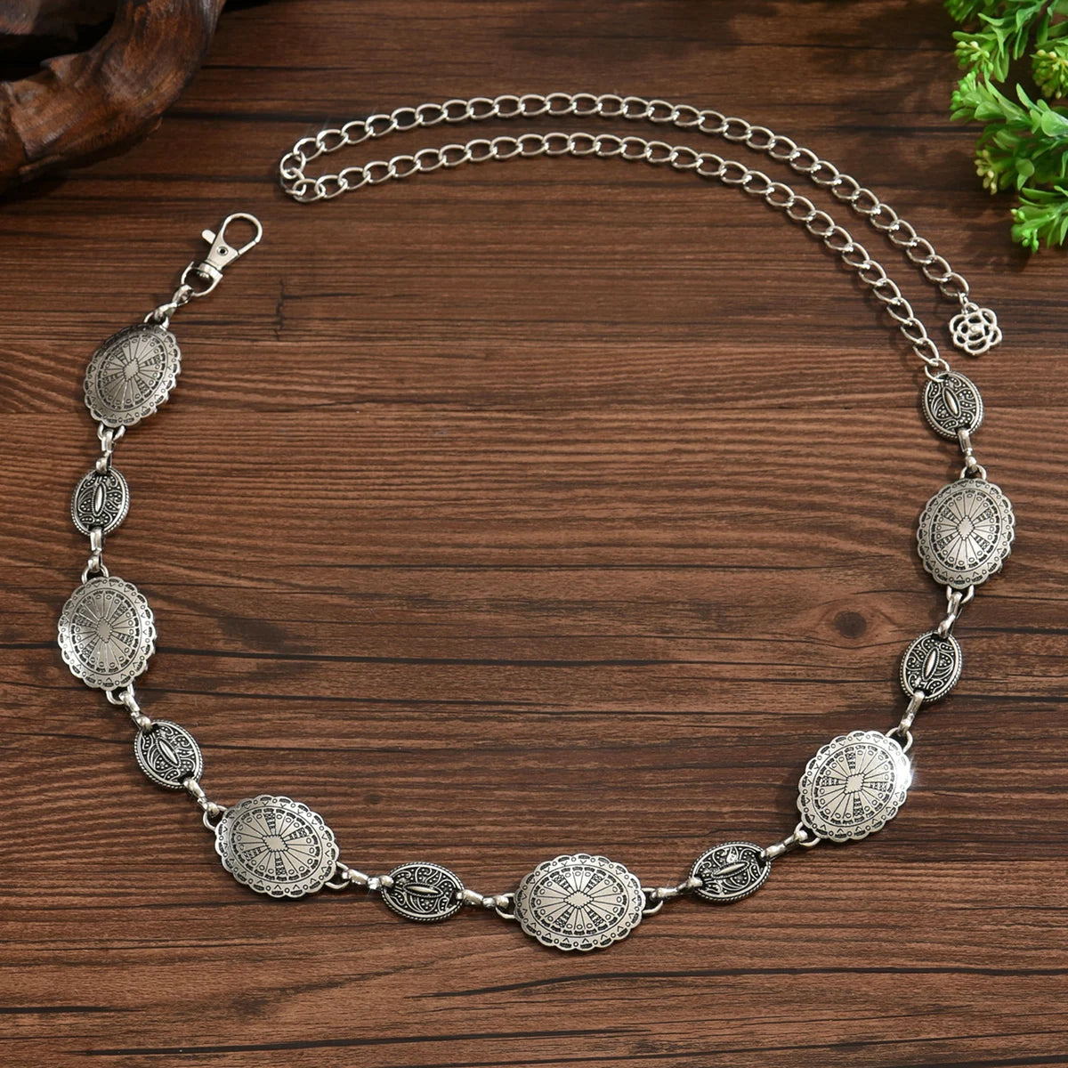 Vintage Oval Craved Metal Waist Chain for Women Retro Style Exquisite Gold Color Plated Belt Chains Fashion Body Jewelry Gifts Qme Silver Color