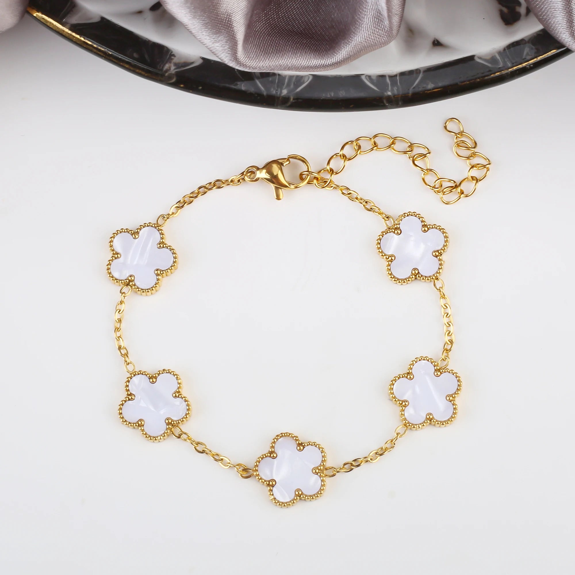Classic Stainless Steel Five Leaf Flower Set Bracelet Necklace Earrings Luxury for Woman Party Daily Wear Jewelry Free Shipping Qme White Bracelet