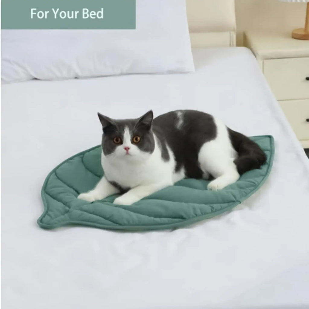 Cooling Dog Mat Cat Cooling Mat Leaves Shape Bed Blanket Non-Slip Portable Washable for Indoor Outdoor Pool Crate Beach Camping Qme
