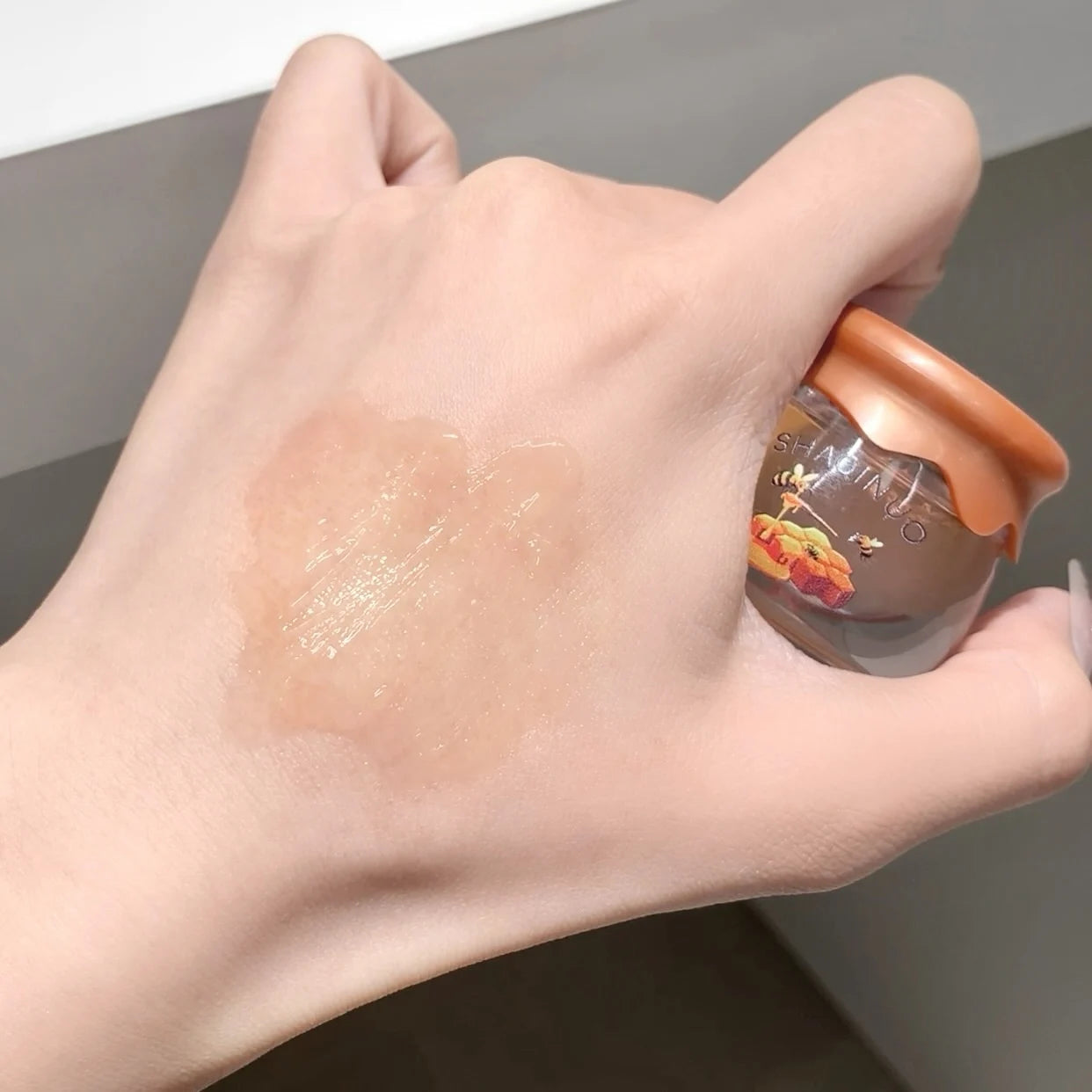 SHAQINUO Honey Series Lip Balm Moisturizing Refreshing Non-sticky Qme