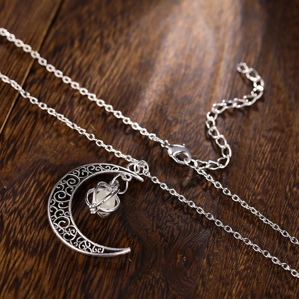 2025 Fashion Silver Color Charm Luminous Pendant Necklace Women Moon Glowing Stone Necklace Christmas Necklaces Jewelry Gifts Qme