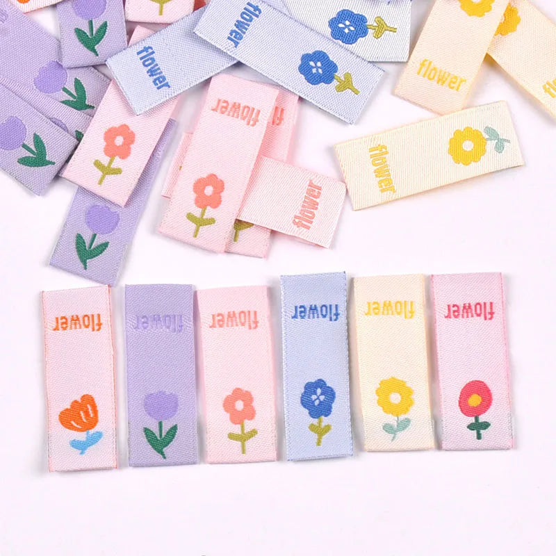 50pcs Cute Flower Embroidery Labels DIY Garment Accessories Handmade Clothing Bag Shoes Tags Kids Sewing Crafts 41x15mm c3630 Qme