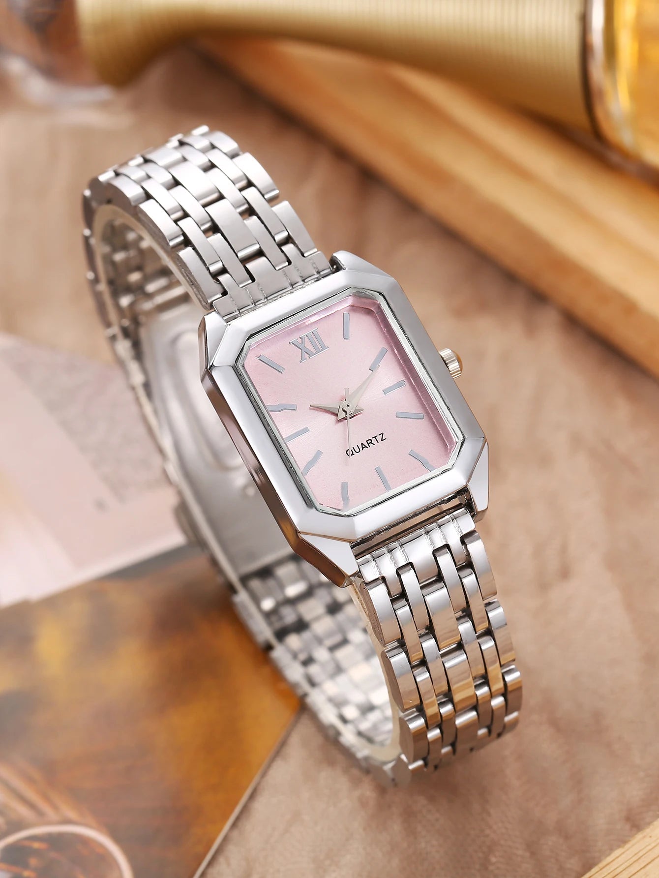 1pcs Simple and Versatile Square Women's Watch with Steel Strip Fashion Quartz Watch Fashion Student Watch Qme Silver powder