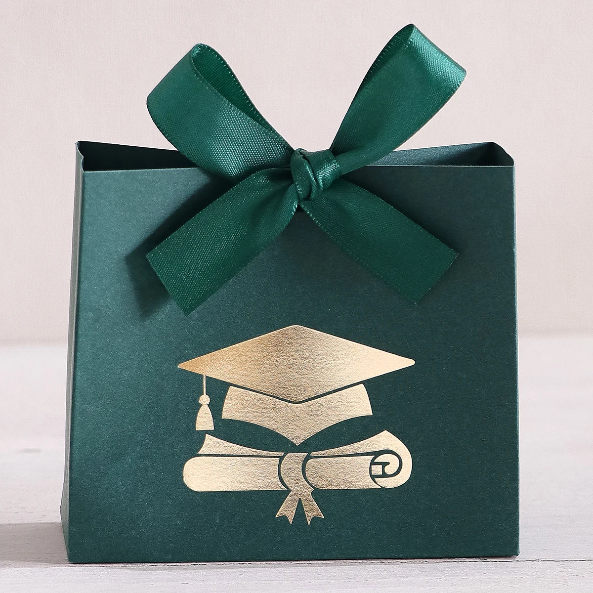 5 Pieces Doctoral Cap Design Candy Favor Boxes | Graduation Party Decorations and Favors Celebrate the Joy of Graduation Season! Qme 5pcs-green-green