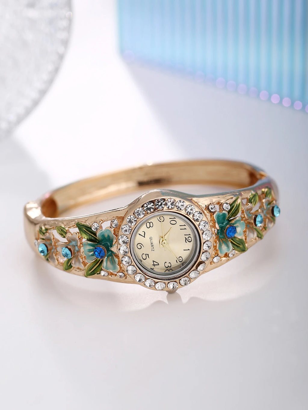 5pcs Women's Fashionable, Elegant and Versatile Women's Atmosphere Watch+Light Luxury Jewelry Set, a Romantic Holiday Gift Qme