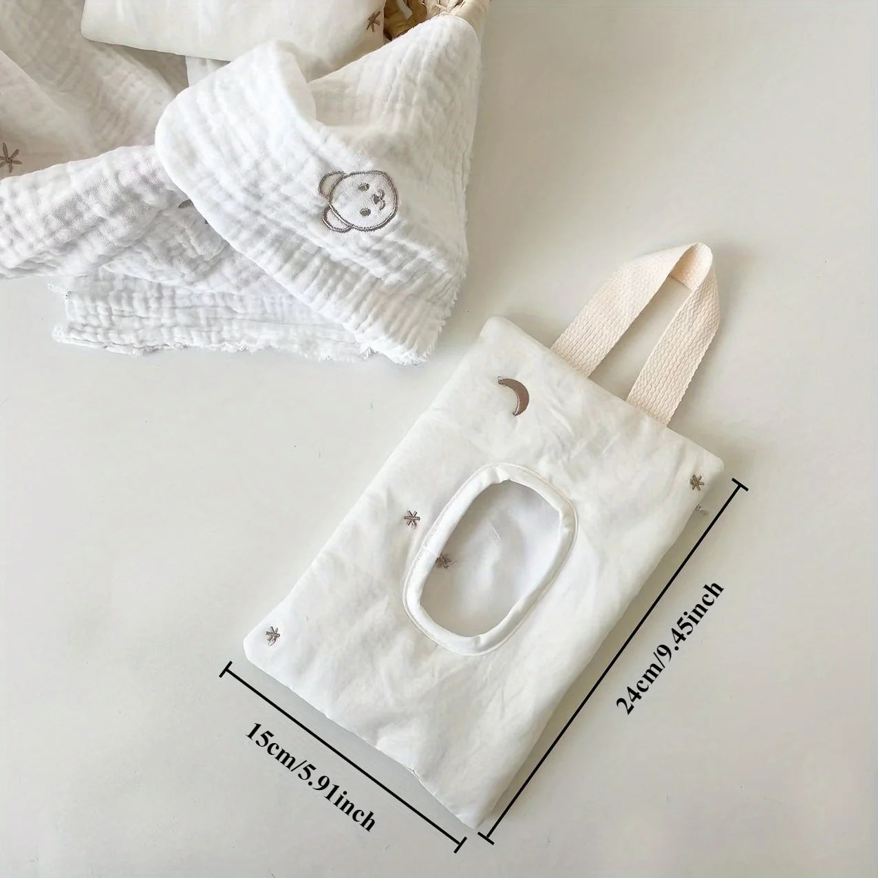 Paper towel box, cute little cart-shaped paper towel bag, portable pull-out flap-style paper towel storage box. Qme