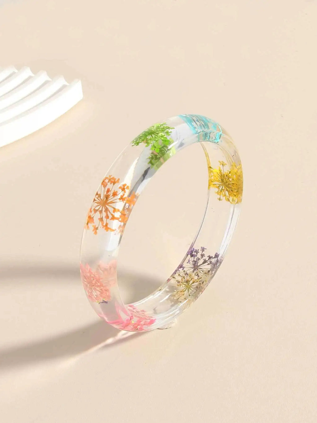 Cool Vintage Flower Leaf Transparent Acrylic Wide Bangle Bracelet Women Boho Coloful Dried Daisy Resin Bracelets INS Jewelry Qme B 65mm