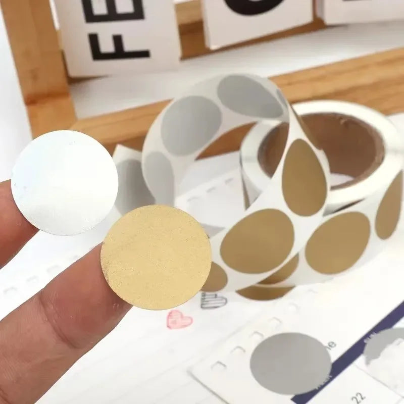 600Pcs Scratch Off Stickers Round Shape Labels Sticker Gold Silver DIY Handmade for Game Scratch Sticker Labels Party Supplies Qme