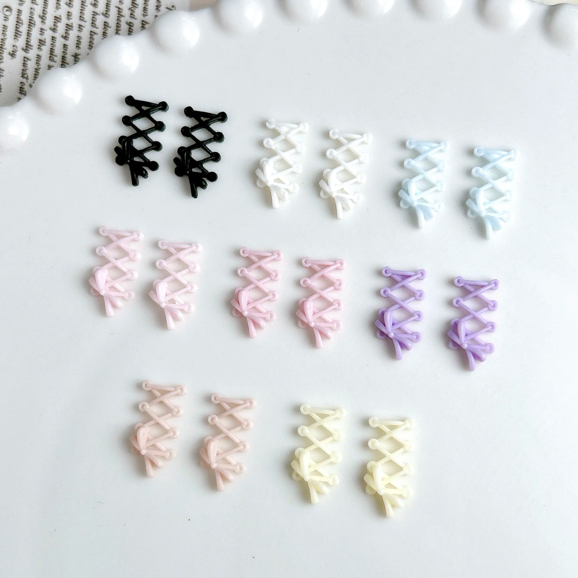 30PCS New Creative Shoelace Resin Nail Charms 3D Macaron Colored Bow Shoelace Nail Art Decorations for DIY French Nail Ornaments Qme Mixed 30PCS