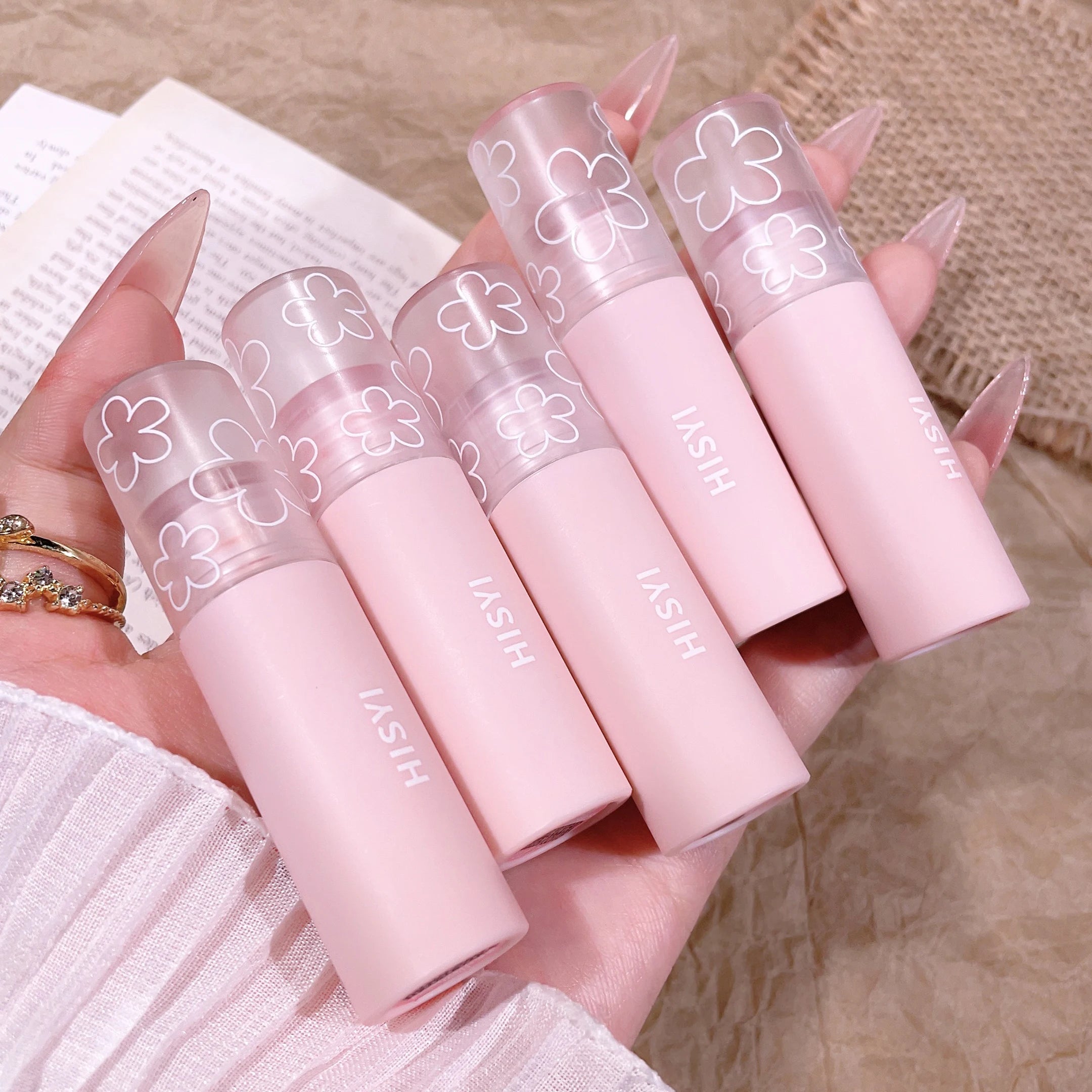 Five-color lip glaze set: natural velvet texture, matte lasting, non-stick cup, high color rendering, compact and portable, the Qme