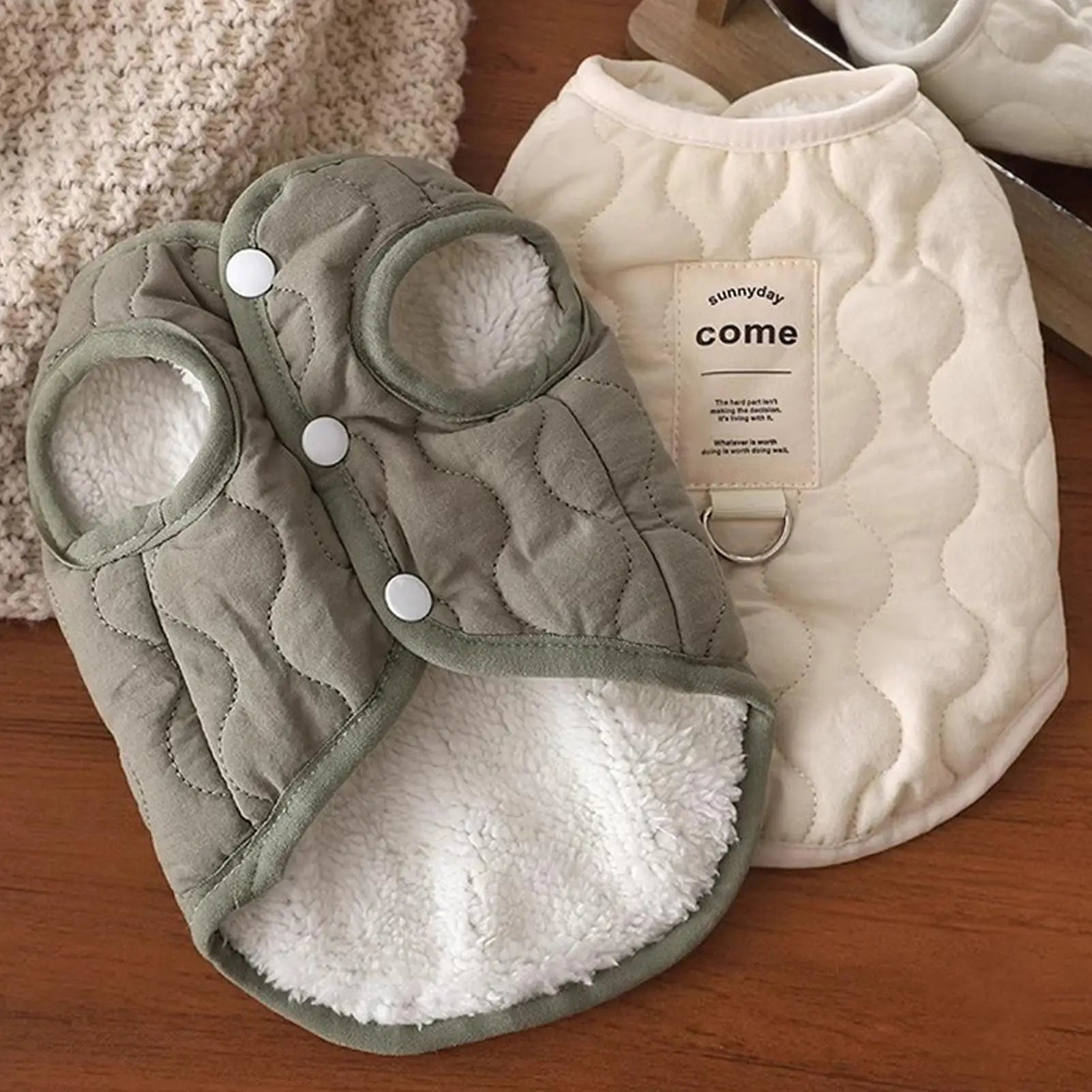 Small Dog Winter Jacket Warm Dog Jacket with Built in Harness Hole Cold Weather Pet Apparel Cozy Snow Vest for Small Dogs Cats Qme
