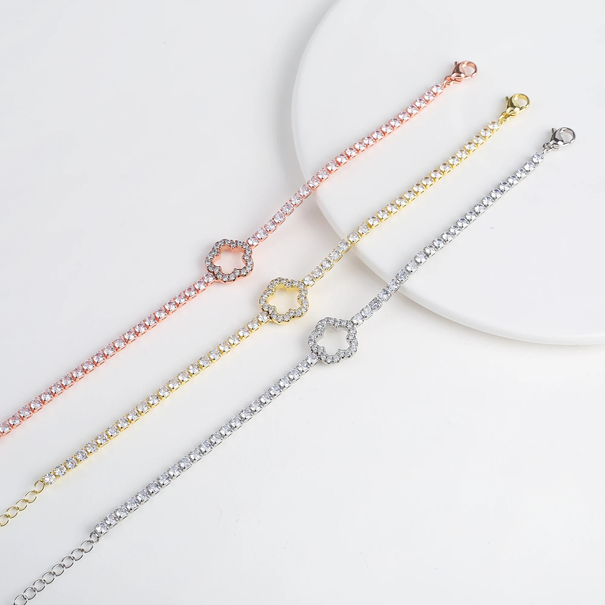 Gold/Silver/Rose Gold Shiny Cubic Zirconia Hollowed Out Five Leaf Flower Bracelet Simple for Woman Party Fashion Jewelry Clover Qme