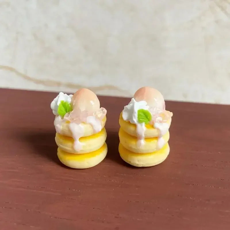 1pcs Miniature Dollhouse Food Toy Peach 3-layer Cream Cake Model DIY Decoration For Doll Accessories Kids Gift Qme