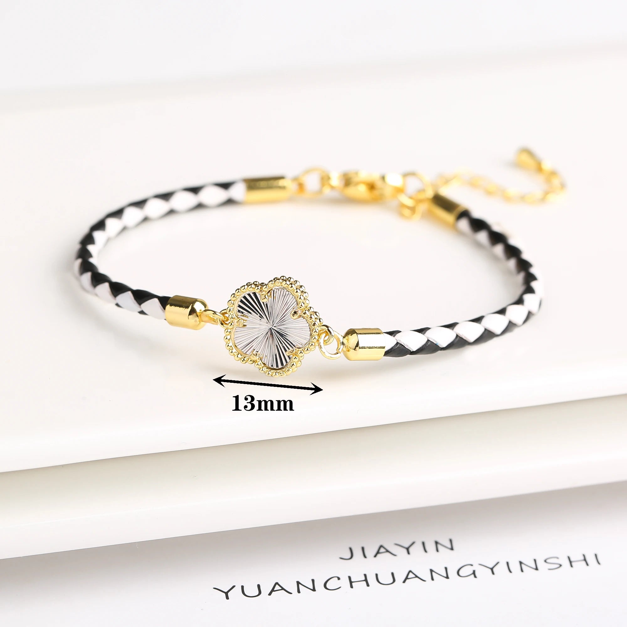 2024 Classic Shiny Zirconia Stone Five Leaf Flower Leather Braided Bracelet Fashion for Women Party Brand Jewelry Daily Wear Qme Color 24