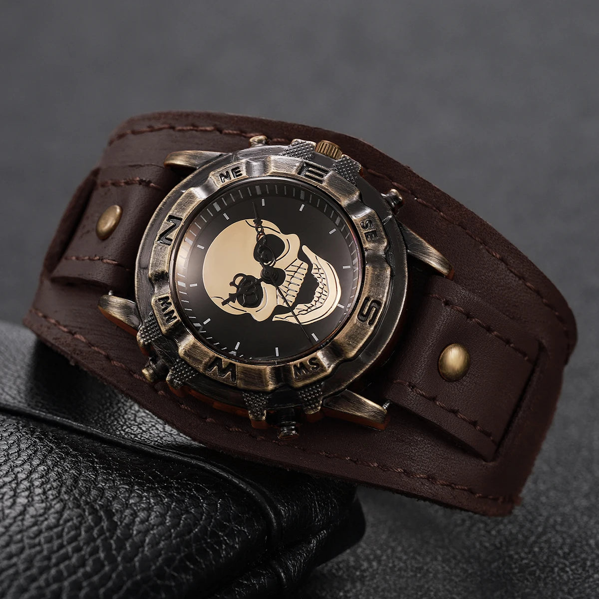 Vintage Skull Men Watch Wide Brown Leather Strap Compass Bezel Punk Style Large Dial Quartz Wrist Watch for Male Qme