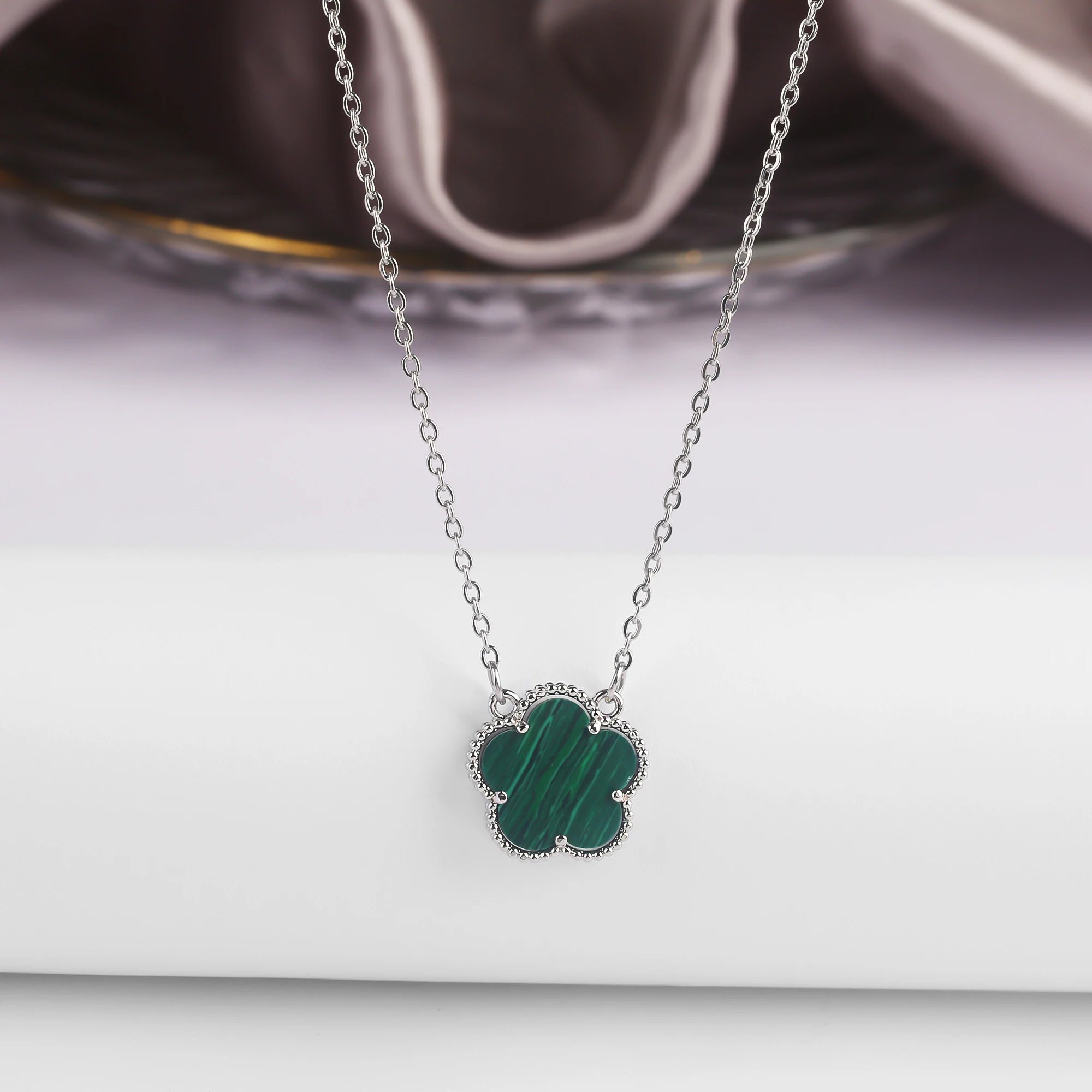 Gold/Silver Classic Natural Stone Five Leaf Flower Necklace Fashion Women Flower Jewelry Necklace For Daily Wear Free Shipping Qme 13