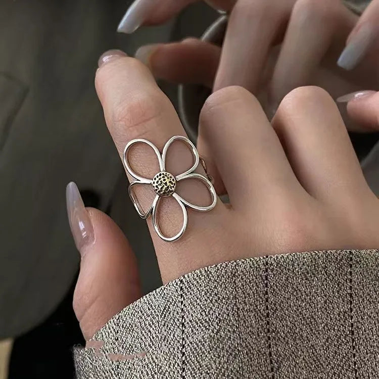 Rings for Fashion Women Charm Couple Minimalist Handmade Sense of Design Simple Big Opening Flower Ring Party Jewelry Gift Qme xiaohua resizable