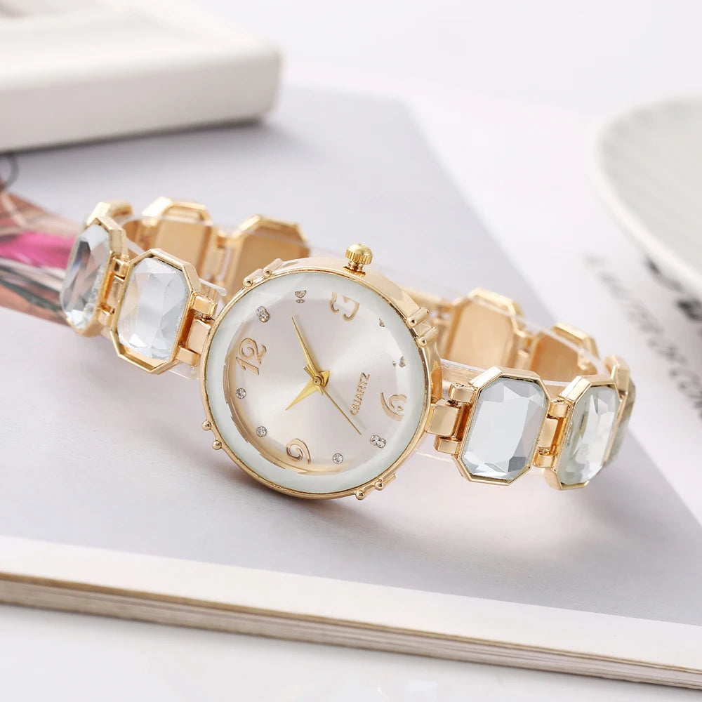 Chic black and gold quartz watch, perfect for both commuting and dates Qme WHITE