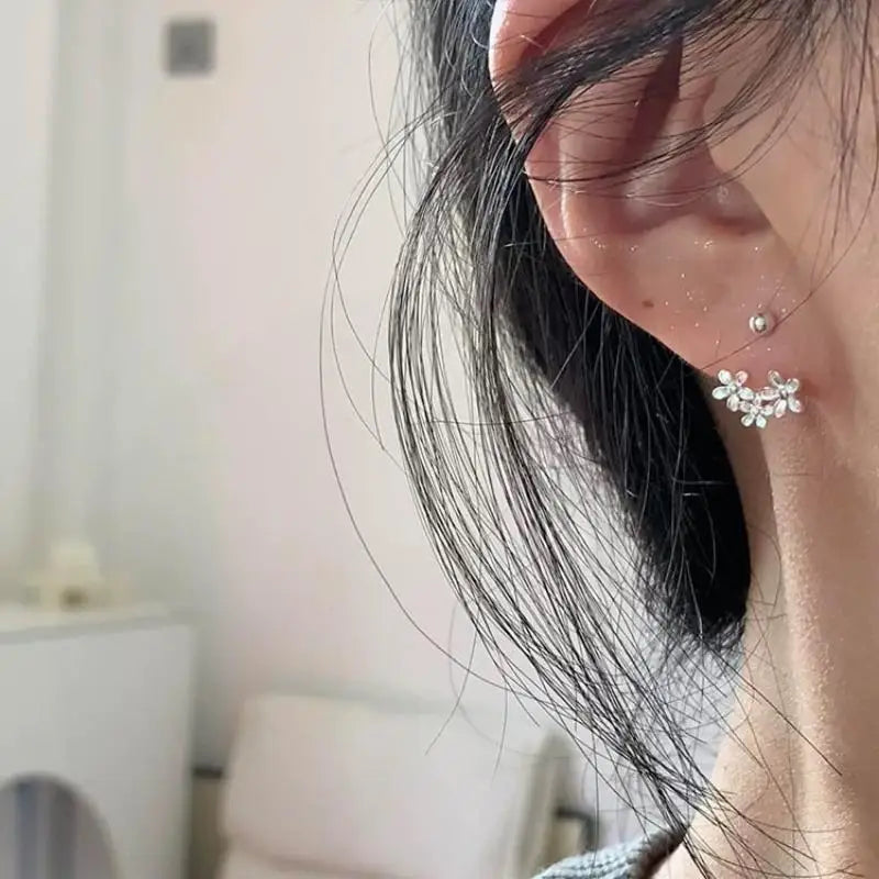 OL Style Elegant Metal Flower Cluster Stud Earrings For Women Ladies Simplicity Silver Color Flower Earrings Jewelry Accessories Qme
