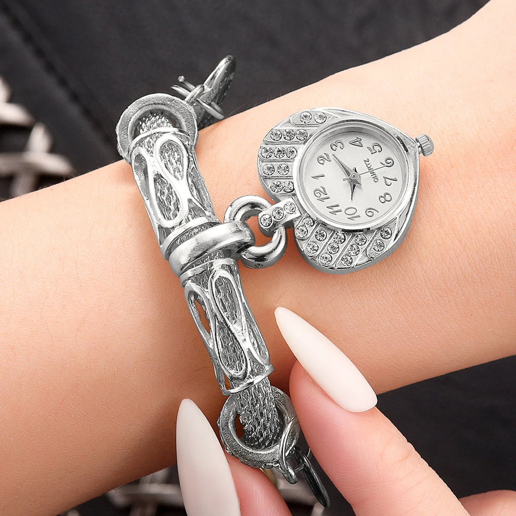 Luxury Rhinestone Heart Dial Women's Watch Fashion Ladies Bracelet Quartz Watches Qme Silver