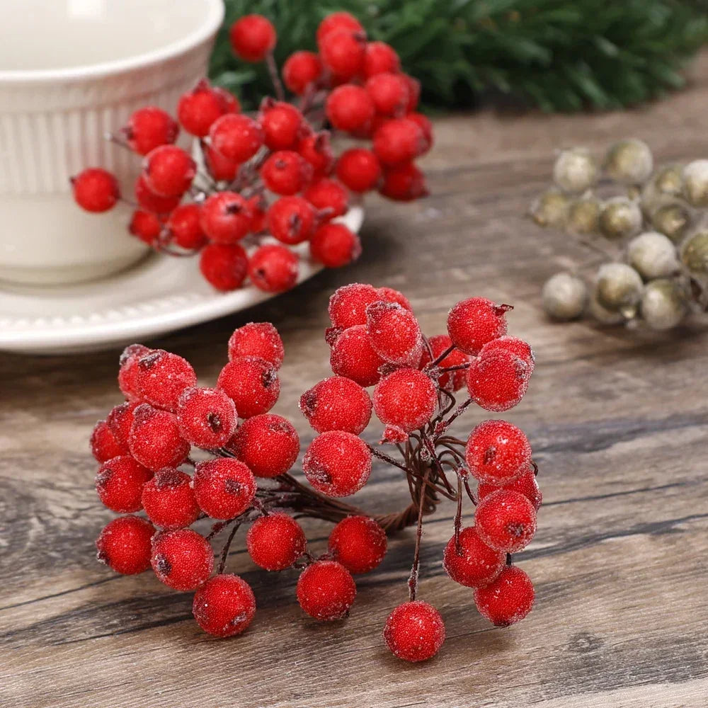 Artificial Frosted Holly Berries Mini Christmas Fake Fruit Berries Bouquet Stamen for DIY Wreath Xmas Party Home Decoration Qme