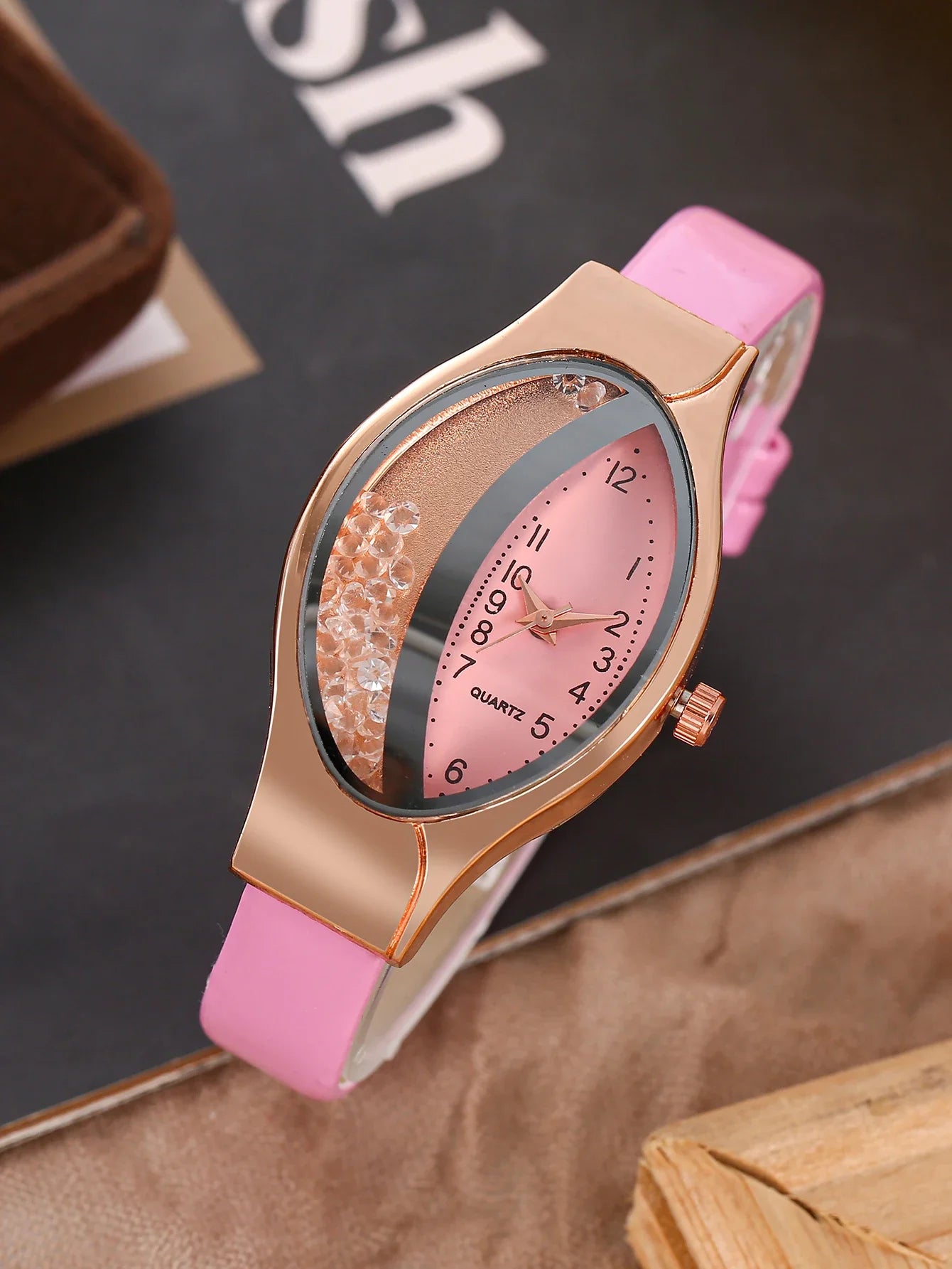 Serpentine belt inlaid with diamonds, fashionable women's watch, half water diamond, rolling ball, quicksand quartz watch Qme