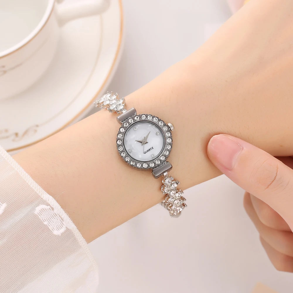 New niche fashion diamond inlaid women's watch round full diamond women's style pull-out bracelet watch Qme silvery