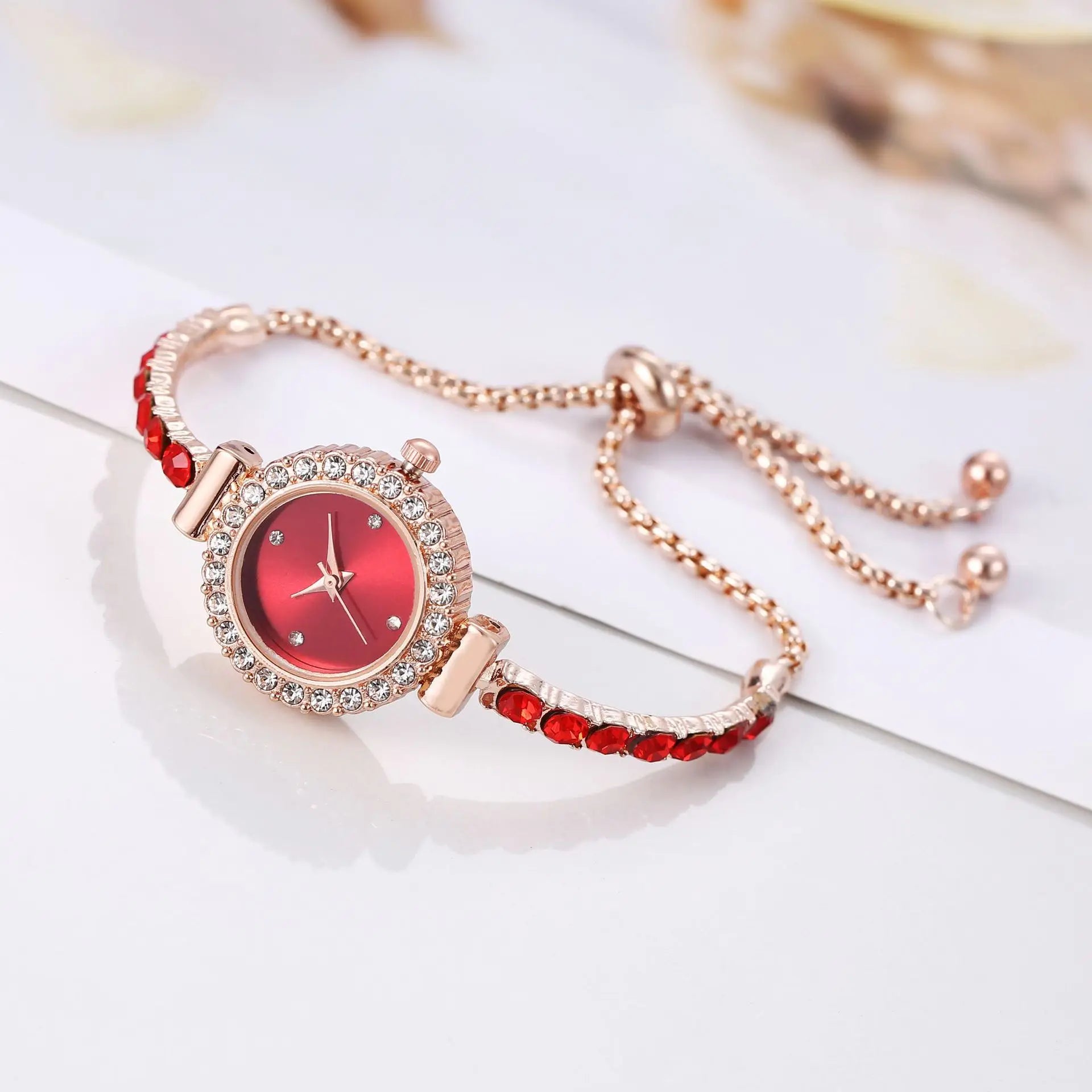 Relógio de quartzo analógico com pulseira requintada da moda feminina (sem caixa) Qme Red