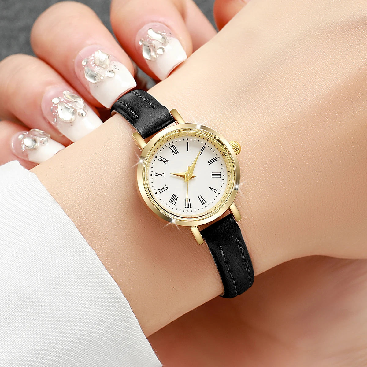 Delicate Retro Roman Numeral Small Round Gold Watch with Soft Leather Band for Daily Wear Qme
