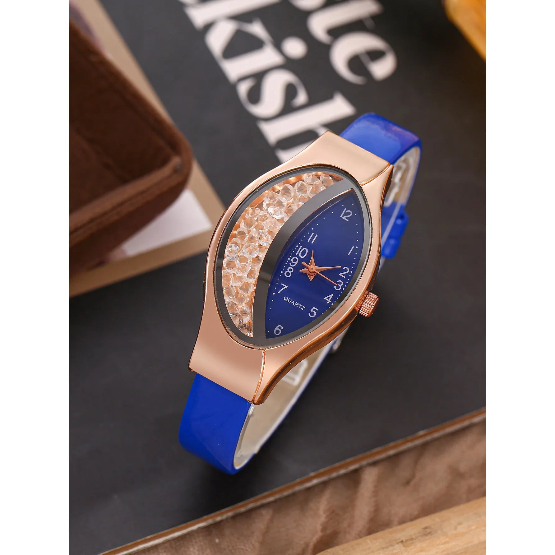 1 piece of snake patterned belt with diamond inlaid women's watch, half half rhinestone ball rolling quartz women's watch Qme blue