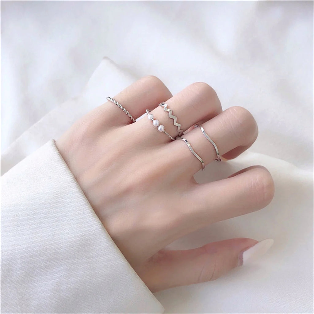 5pcs/set Rings for Women Simple Three Pearl Wavy Metal Twist Combination Joint Ring Trendy Personality Golden Party Jewelry Gift Qme 1 resizable