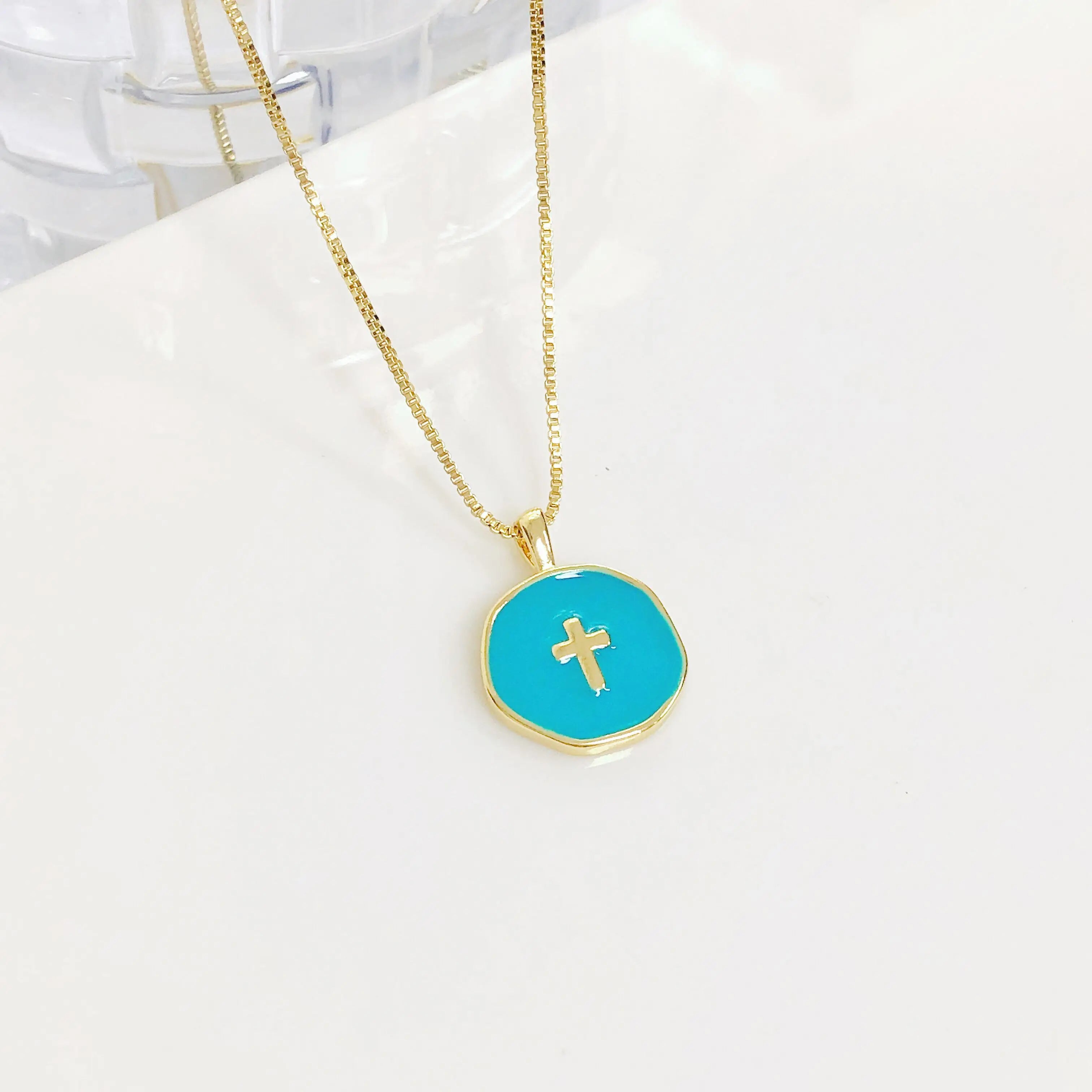 Simple Enamel Art Round Shape Cross Pendant Necklace Fashion for Men Women Daily Party Religious Jewelry Wedding Female Gift Qme 3