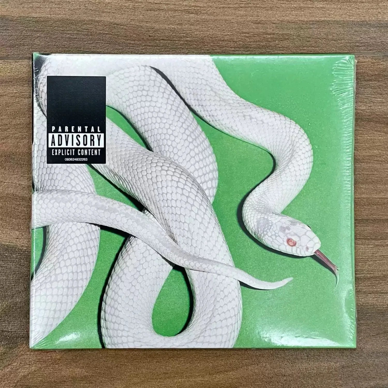 Alternative Rock Music CD, Green Background White Visual Art Themed Cover, Avant-Garde Emotional Track Collection Qme Rock Music CD